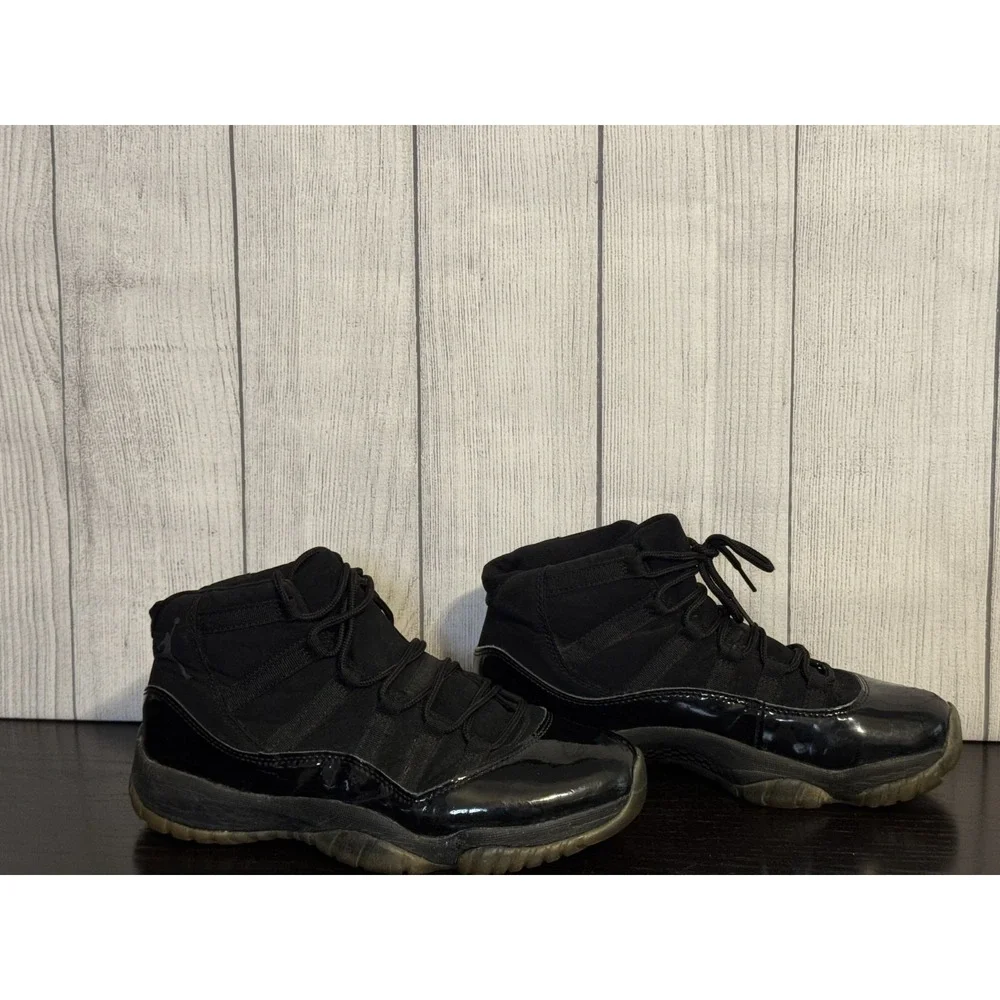 Jordan Men's Air Jordan 11 Retro Cap And Gown Shoes Size 8.5 Black